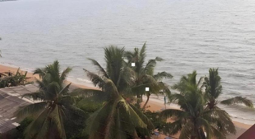 Sea Falcon On The Water Na Chom Thian Bagian luar foto